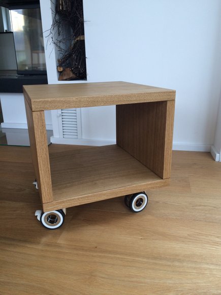 Beistelltisch aus Eiche mit Rollen