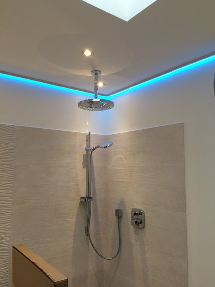 Badzimmerdecke abgehangen