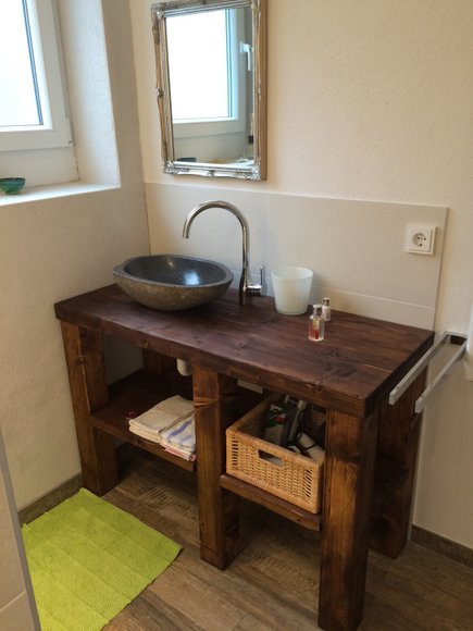 kleines Gartenhaus aus Holz