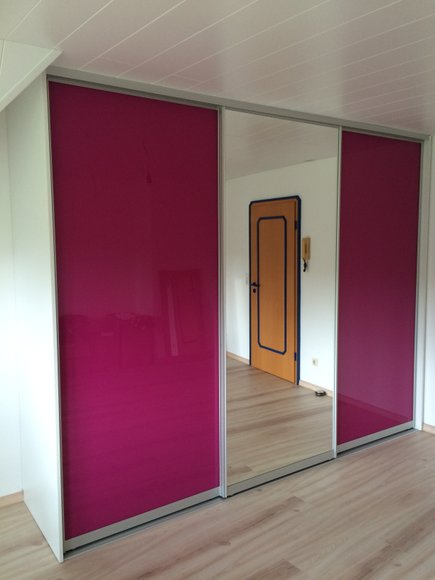 Kleiderschrank mit Schiebetüren