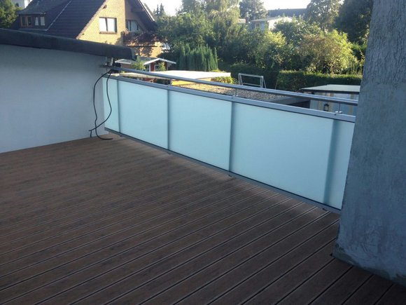 WPC-Terrassendielen mit Sichtschutz